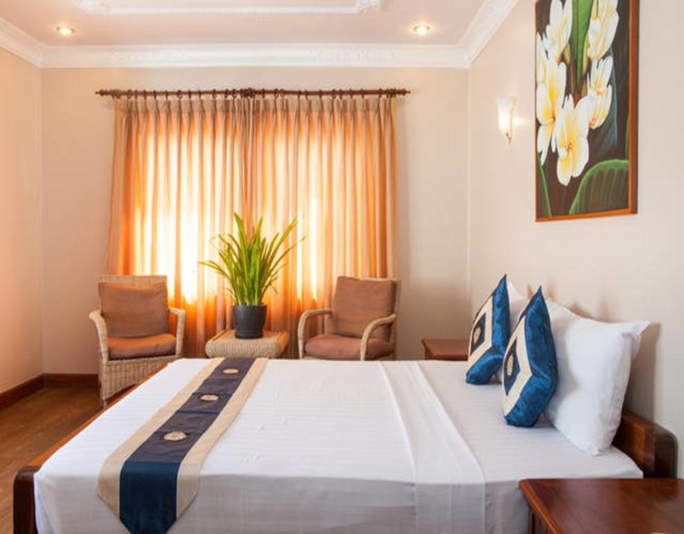 Anise Hotel And Restaurant Phnom Penh Exterior photo